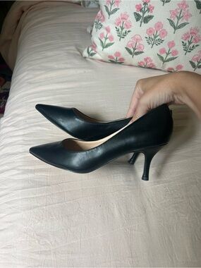 Classic Black Pointed-Toe Women's kitten heels